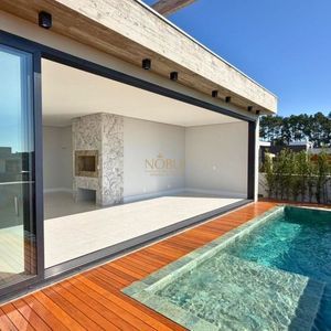 Casa com 335m², 4 dormitórios, 4 suítes, 2 vagas no Reserva das Águas em Torres para Comprar