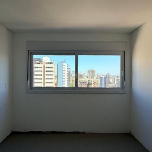 Apartamento, 2 dormitórios, 2 suítes, 2 vagas no Punta Del Sole em Torres para Comprar