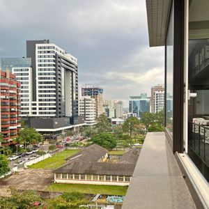 Apartamento com 77m², 2 dormitórios, 1 suíte, 2 vagas no Maui Residencial em Torres para Comprar