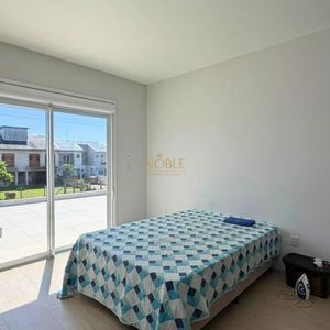 Casa com 226m², 3 dormitórios, 1 suíte, 2 vagas no bairro Paraíso em Torres para Comprar