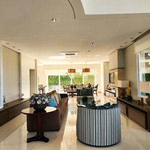 Casa de Condomínio com 440m², 5 dormitórios, 5 suítes, 2 vagas no Ocean Side em Torres para Comprar