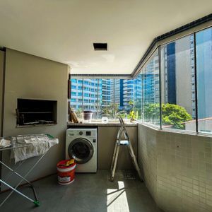 Apartamento com 131m², 3 dormitórios, 3 suítes, 1 vaga no Ilha de Córsica em Torres para Comprar
