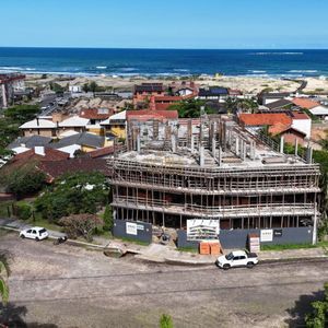 Cobertura com 184m², 2 dormitórios, 2 suítes, 2 vagas no Horizon em Torres para Comprar