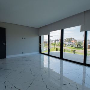 Casa de Condomínio com 591m², 5 dormitórios, 5 suítes, 2 vagas no Ocean Side em Torres para Comprar