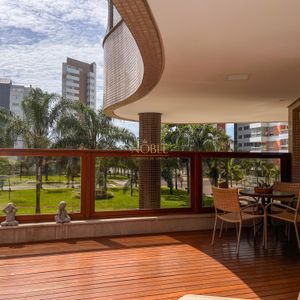 Apartamento com 212m², 3 dormitórios, 3 suítes, 2 vagas no L'essence em Torres para Comprar