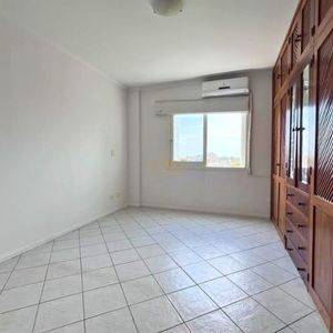 Apartamento com 140m², 3 dormitórios, 1 suíte, 1 vaga no Residencial Veneza em Torres para Comprar