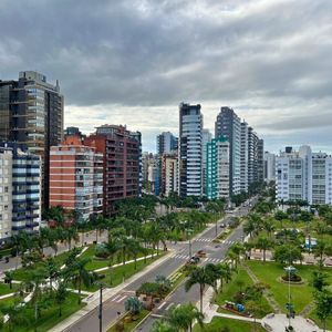 Apartamento com 180m², 3 dormitórios, 1 suíte, 2 vagas no Debret em Torres para Comprar