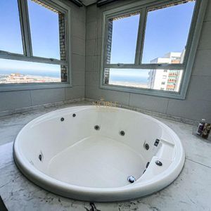 Apartamento com 249m², 4 dormitórios, 4 suítes, 3 vagas no Graziela em Torres para Comprar