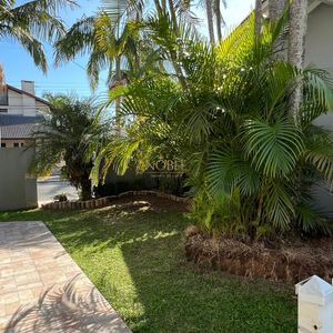Sobrado com 290m², 4 dormitórios, 1 suíte, 2 vagas no bairro Igra Norte em Torres para Comprar