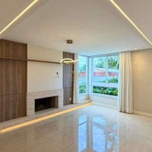 Casa com 180m², 3 dormitórios, 1 suíte, 4 vagas no bairro Novo Passo em Passo de Torres para Comprar