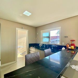 Apartamento com 156m², 3 dormitórios, 1 suíte, 1 vaga no bairro Stan em Torres para Comprar