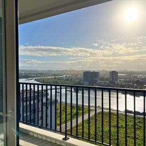 Apartamento com 91m², 2 dormitórios, 2 suítes, 2 vagas no Toronto em Torres para Comprar