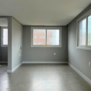 Apartamento com 77m², 2 dormitórios, 1 suíte, 2 vagas no Maui Residencial em Torres para Comprar