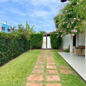 Casa com 518m², 5 dormitórios, 2 suítes, 2 vagas no bairro Praia Grande em Torres para Comprar