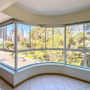 Apartamento com 92m², 2 dormitórios, 1 suíte, 1 vaga no Solar da Praça em Torres para Comprar