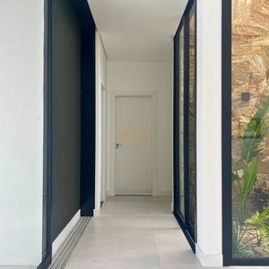 Casa com 288m², 4 dormitórios, 4 suítes, 4 vagas no bairro Bella Torres em Passo de Torres para Comprar