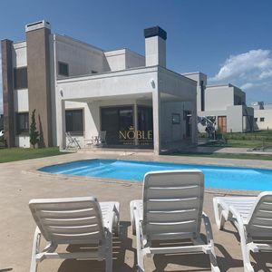 Casa de Condomínio com 416m², 3 dormitórios, 1 suíte, 2 vagas no Reserva das Águas em Torres para Comprar