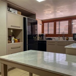 Apartamento com 190m², 3 dormitórios, 1 suíte, 1 vaga no Ville Saint Tropez em Torres para Comprar