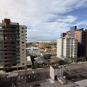 Apartamento com 186m², 3 dormitórios, 3 suítes, 2 vagas no Edifício L'ART em Torres para Comprar