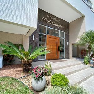 Apartamento com 120m², 4 dormitórios, 1 suíte, 2 vagas no Michelângelo em Torres para Comprar