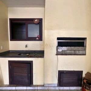 Casa com 420m², 5 dormitórios, 3 suítes, 1 vaga no bairro Centro em Torres para Comprar