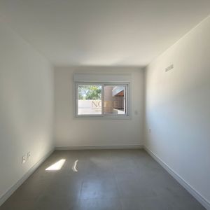 Apartamento com 84m², 2 dormitórios, 1 suíte, 1 vaga no Residencial Acrópole em Torres para Comprar