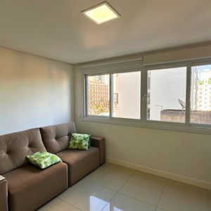Apartamento com 77m², 2 dormitórios, 1 suíte, 1 vaga no Piazza em Torres para Comprar