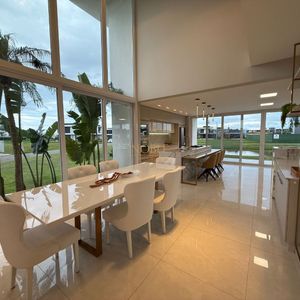 Casa de Condomínio com 359m², 4 dormitórios, 4 suítes, 2 vagas no Reserva das Águas em Torres para Comprar