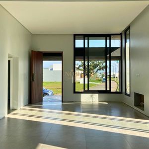 Casa com 201m², 3 dormitórios, 3 suítes, 2 vagas no Reserva das Águas em Torres para Comprar