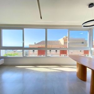 Apartamento com 112m², 3 dormitórios, 3 suítes, 2 vagas no La Vistara em Torres para Comprar