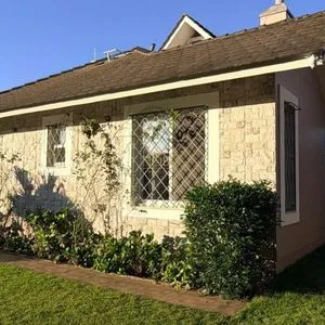 Casa com 243m², 4 dormitórios, 1 suíte, 2 vagas no bairro Stan em Torres para Comprar