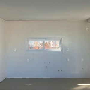 Apartamento, 2 dormitórios, 2 suítes, 2 vagas no Punta Del Sole em Torres para Comprar