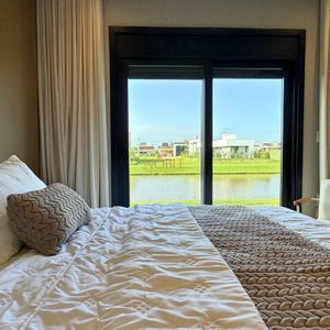 Casa de Condomínio com 237m², 4 dormitórios, 4 suítes, 2 vagas no Reserva das Águas em Torres para Comprar