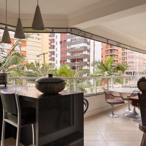 Apartamento com 232m², 4 dormitórios, 4 suítes, 2 vagas no Estevanell em Torres para Comprar