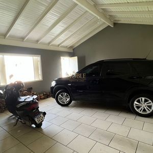 Sobrado com 290m², 4 dormitórios, 1 suíte, 2 vagas no bairro Igra Norte em Torres para Comprar