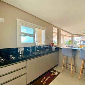 Apartamento com 156m², 3 dormitórios, 1 suíte, 1 vaga no bairro Stan em Torres para Comprar