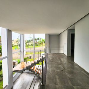 Casa de Condomínio com 357m², 5 dormitórios, 5 suítes, 2 vagas no Ocean Side em Torres para Comprar