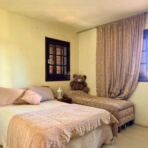 Casa, 6 dormitórios, 1 suíte, 4 vagas no bairro Stan em Torres para Comprar