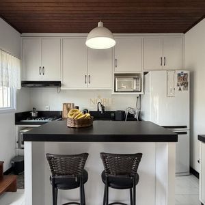 Casa com 136m², 3 dormitórios, 1 suíte, 2 vagas no bairro Praia da Cal em Torres para Comprar