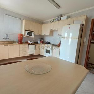 Apartamento com 142m², 3 dormitórios, 1 suíte, 2 vagas no Torre de La Cité em Torres para Comprar