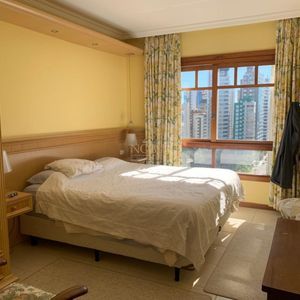 Apartamento com 180m², 3 dormitórios, 1 suíte, 2 vagas no Debret em Torres para Comprar