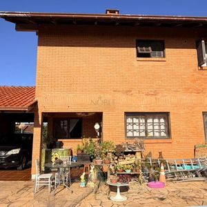 Casa, 6 dormitórios, 1 suíte, 4 vagas no bairro Stan em Torres para Comprar