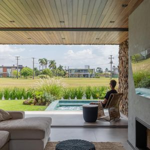 Casa de Condomínio com 244m², 4 dormitórios, 4 suítes, 2 vagas no Condomínio Ilhas Park em Torres para Comprar