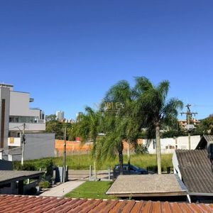 Casa com 228m², 3 dormitórios, 1 suíte, 2 vagas no bairro Stan em Torres para Comprar