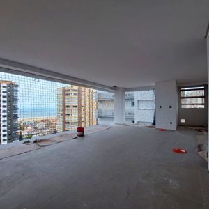 Apartamento com 83m², 2 dormitórios, 1 suíte, 2 vagas no Mirage em Torres para Comprar