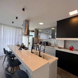 Casa de Condomínio com 335m², 3 dormitórios, 3 suítes, 2 vagas no Reserva das Águas em Torres para Comprar