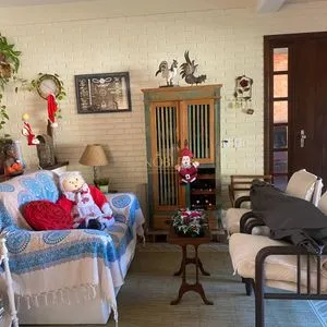 Casa com 247m², 5 dormitórios, 3 suítes, 3 vagas no bairro Praia Grande em Torres para Comprar