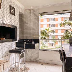 Apartamento com 232m², 4 dormitórios, 4 suítes, 2 vagas no Estevanell em Torres para Comprar