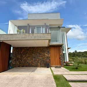 Casa com 258m², 4 dormitórios, 4 suítes, 2 vagas no Reserva das Águas em Torres para Comprar