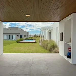 Casa de Condomínio com 174m², 3 dormitórios, 3 suítes, 2 vagas no Reserva das Águas em Torres para Comprar